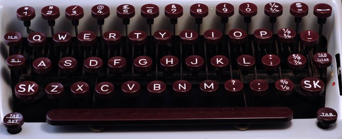 Look at that keyboard. What a lovely colour.