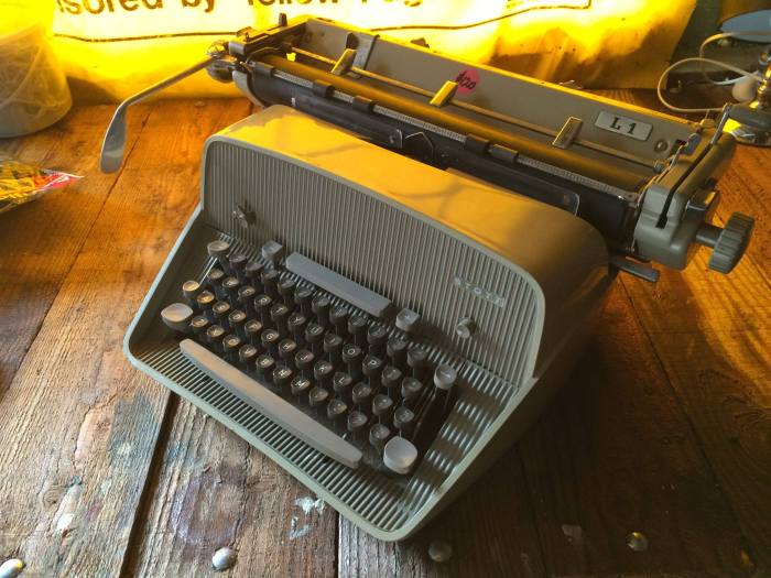 The Stott L1 typewriter